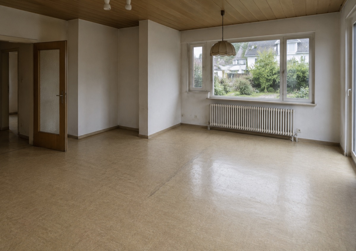 Raum vor der Parkettverlegung mit altem PVC-Boden